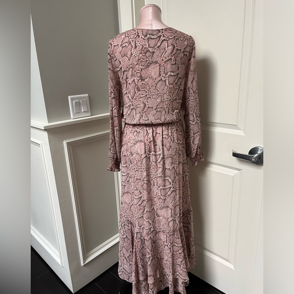 1.State Pink Snakeskin Long Sleeve High Low Dress size S but fits like a M NWT - Picture 3 of 8